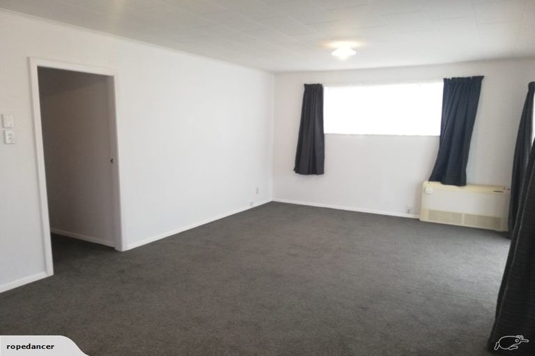 Photo of property in 2/13 Saint Ronans Avenue, Waterloo, Lower Hutt, 5011
