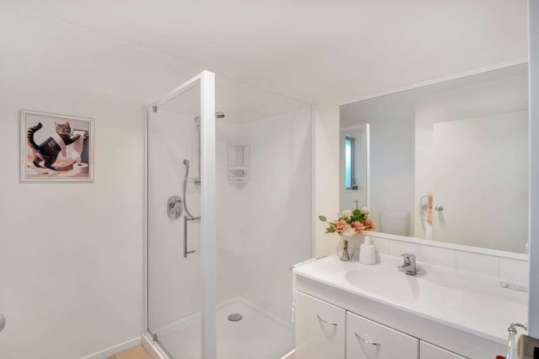 Photo of property in 1/117 Yaldhurst Road, Sockburn, Christchurch, 8042