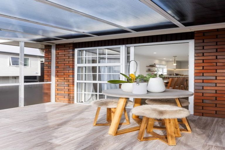 Photo of property in 1/19 Danbury Drive, Torbay, Auckland, 0630