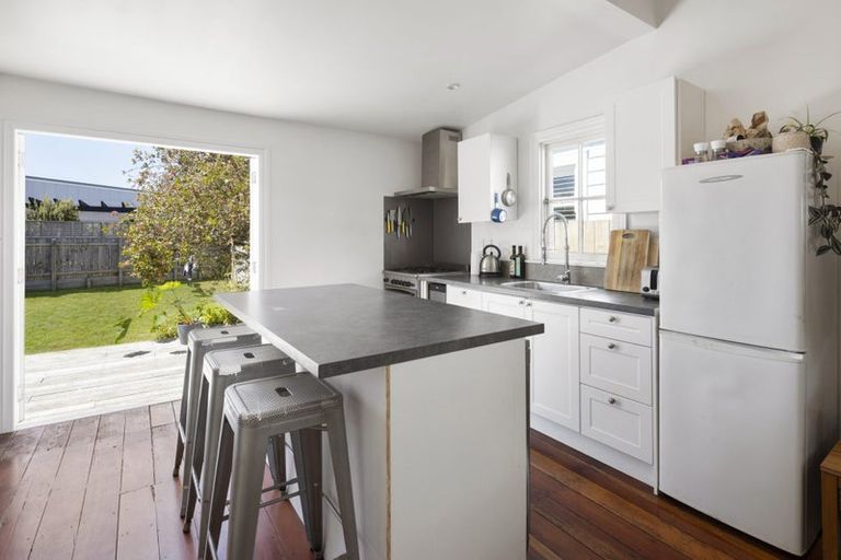 Photo of property in 109 Onepu Road, Lyall Bay, Wellington, 6022