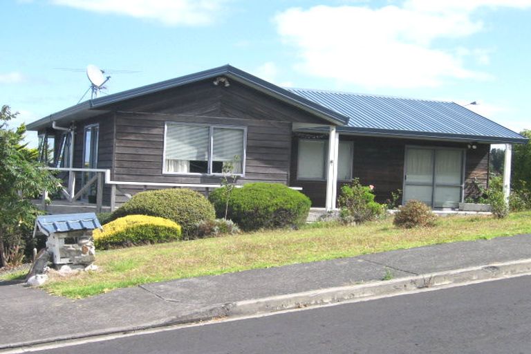 Photo of property in 2/3 Valecrest Place, Bayview, Auckland, 0629
