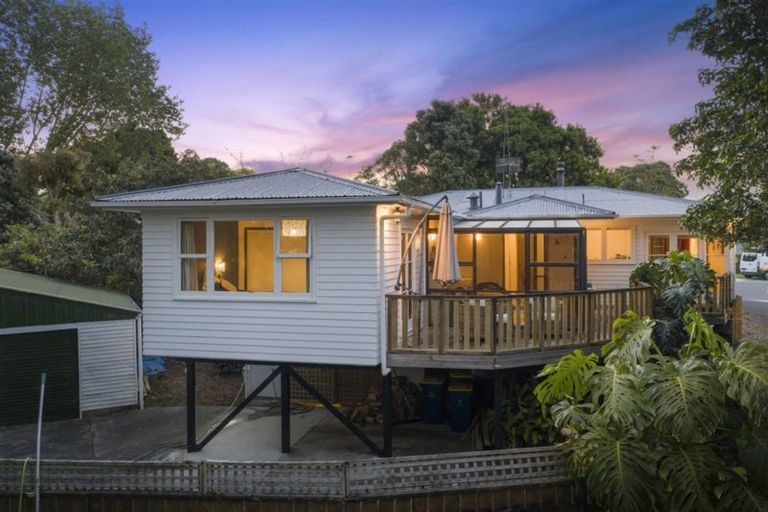 Photo of property in 9 James Scott Place, Te Atatu South, Auckland, 0602