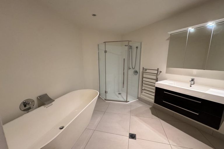 Photo of property in 1/5 Princes Street, Northcote Point, Auckland, 0627