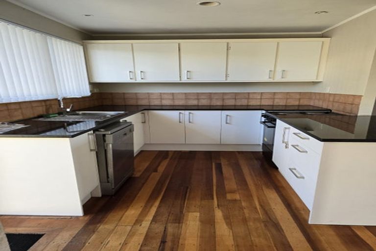 Photo of property in 24 Fairdale Place, Birkdale, Auckland, 0626