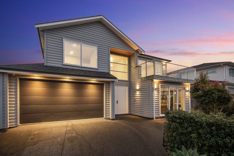 Photo of property in 6 Taraire Place, Orewa, 0931