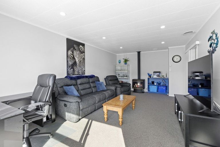 Photo of property in 2/50 Kowhai Avenue, Ebdentown, Upper Hutt, 5018