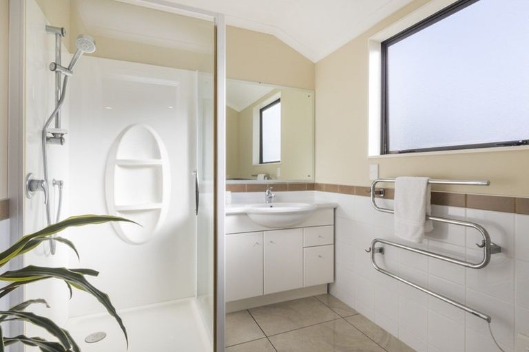 Photo of property in 98 Pacific Drive, Fitzherbert, Palmerston North, 4410