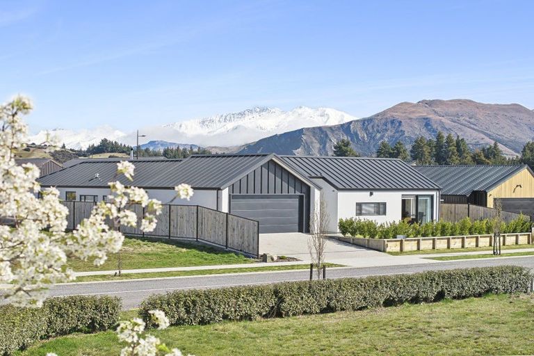 Photo of property in 47 Pounamu Avenue, Albert Town, Wanaka, 9305