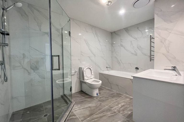 Photo of property in 116a Cascades Road, Pakuranga Heights, Auckland, 2010