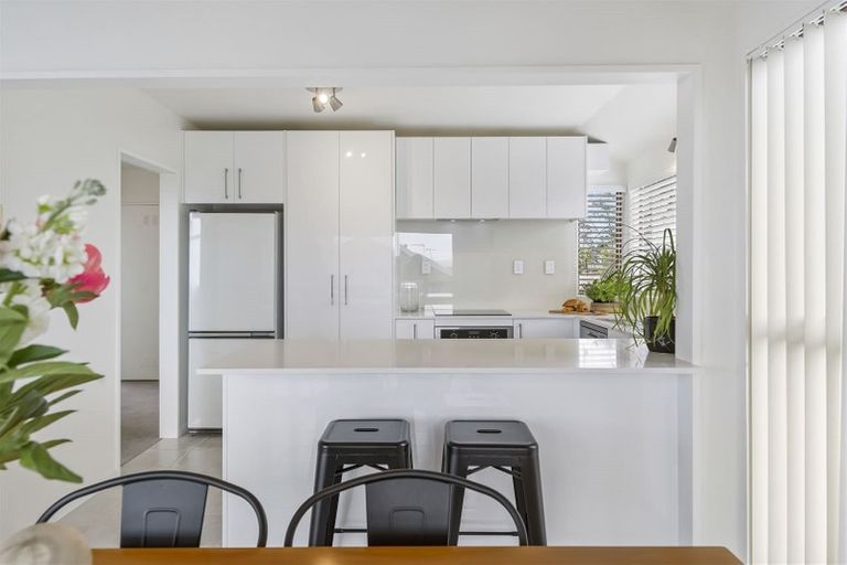 Photo of property in 2/165 Birkenhead Avenue, Birkenhead, Auckland, 0626