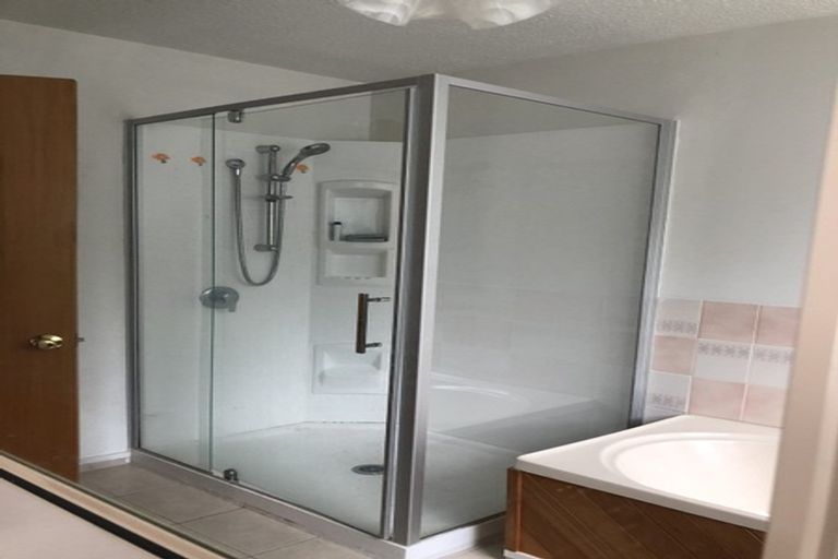 Photo of property in 2/33 Glenharrow Avenue, Avonhead, Christchurch, 8042