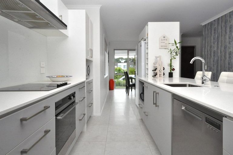 Photo of property in 11 Mahinga Lane, Massey, Auckland, 0614