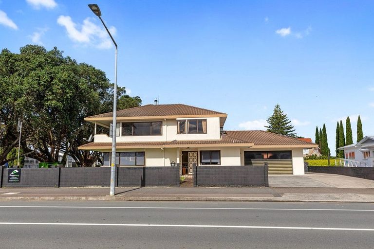 Photo of property in 182 Devonport Road, Tauranga, 3110