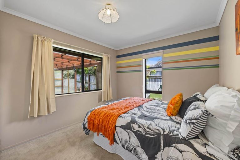 Photo of property in 19 Reybert Place, Massey, Auckland, 0614
