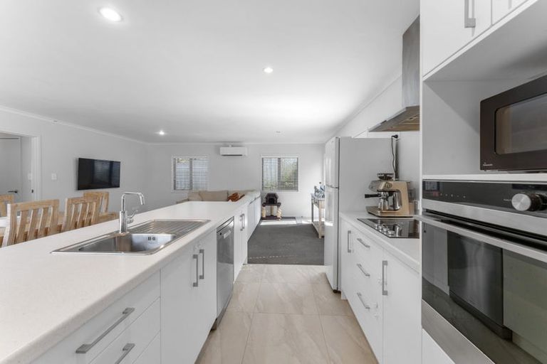 Photo of property in 5b Nielsen Place, Massey, Auckland, 0614