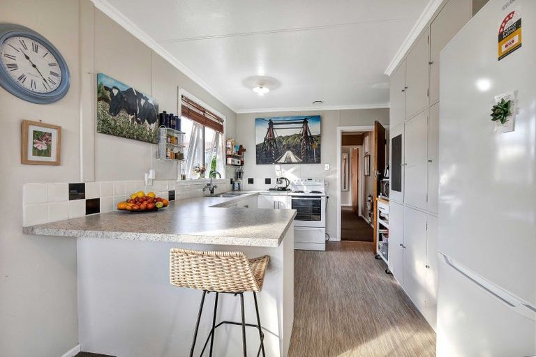 Photo of property in 8 Omata Road, Westown, New Plymouth, 4310