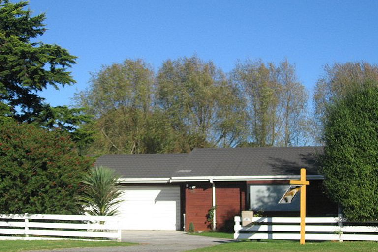 Photo of property in 86 Mazengarb Road, Paraparaumu Beach, Paraparaumu, 5032