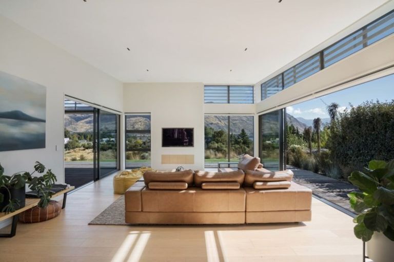 Photo of property in 5 Forest Heights, Wanaka, 9305