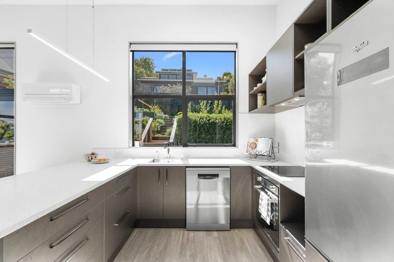 Photo of property in 6 Selwyn Road, Lyttelton, 8082