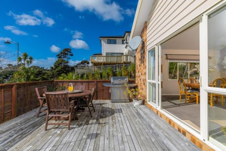 Photo of property in 2 Kittiwake Drive, Schnapper Rock, Auckland, 0632
