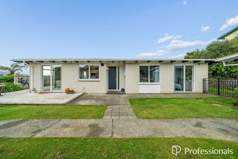Photo of property in 6 Viscount Grove, Kelson, Lower Hutt, 5010