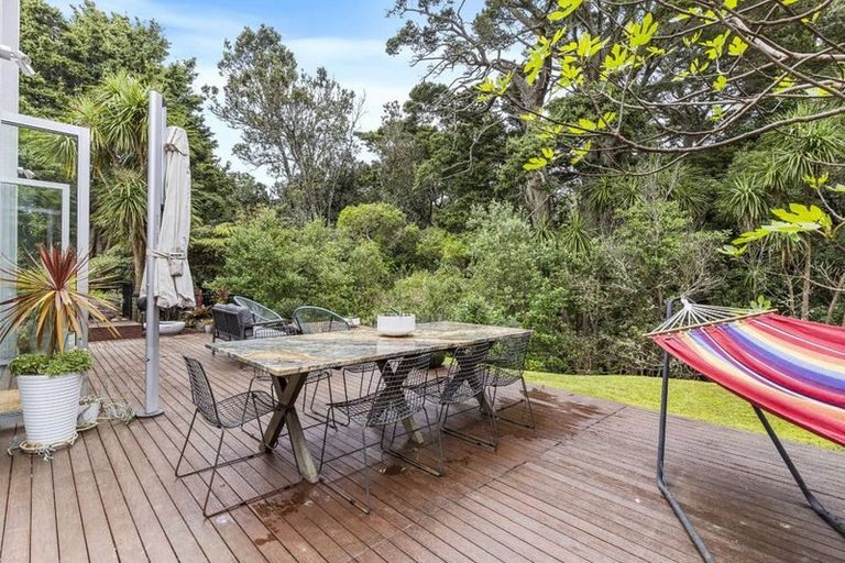 Photo of property in 11a Wernham Place, Northcote, Auckland, 0626