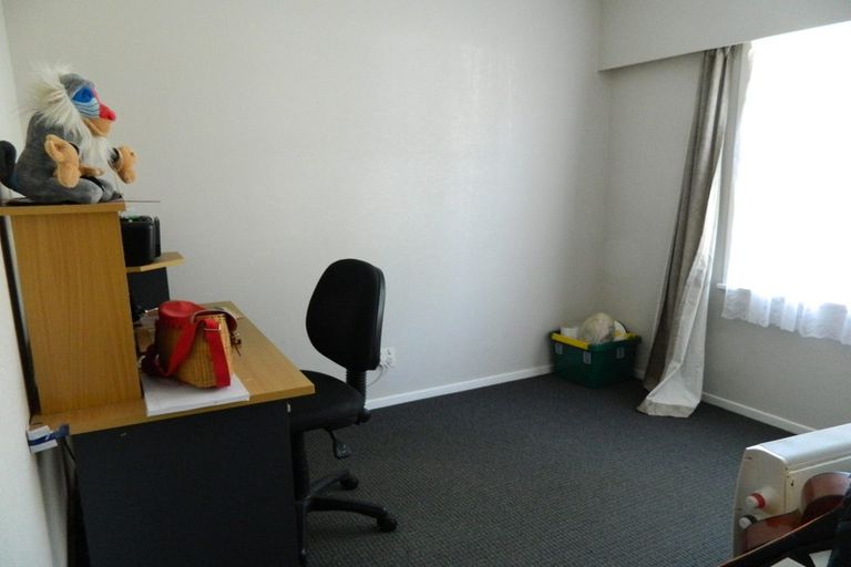 Photo of property in 3 Merritt Way, Newlands, Wellington, 6037