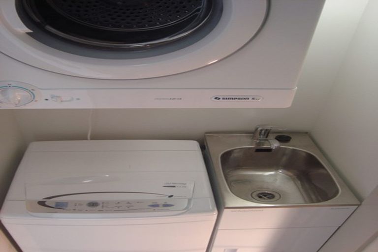 Photo of property in 10 Douglas Street, Mount Cook, Wellington, 6021