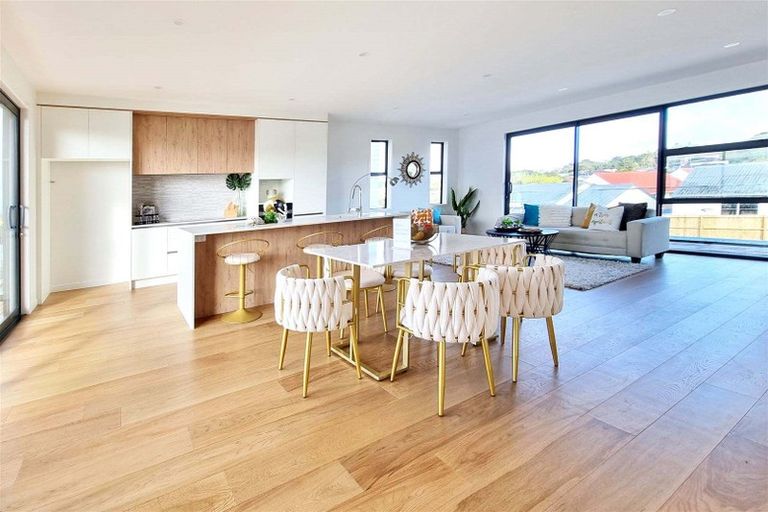 Photo of property in 952b East Coast Road, Northcross, Auckland, 0632