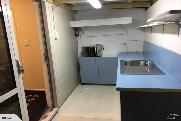 Photo of property in 28 Golf Road, New Lynn, Auckland, 0600