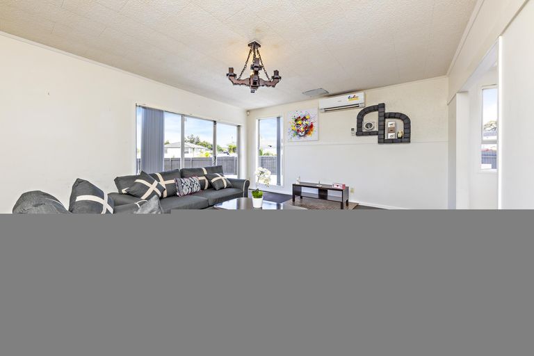 Photo of property in 13 Ewbank Place, Manurewa, Auckland, 2102
