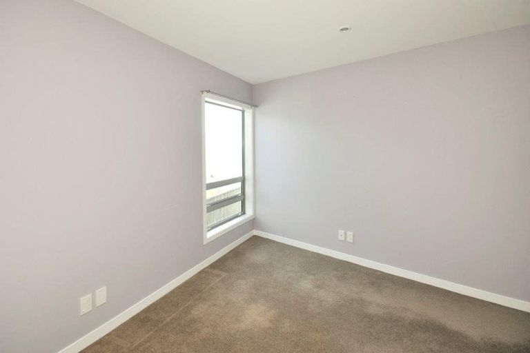 Photo of property in 12 Sunhaven Drive, Newlands, Wellington, 6037