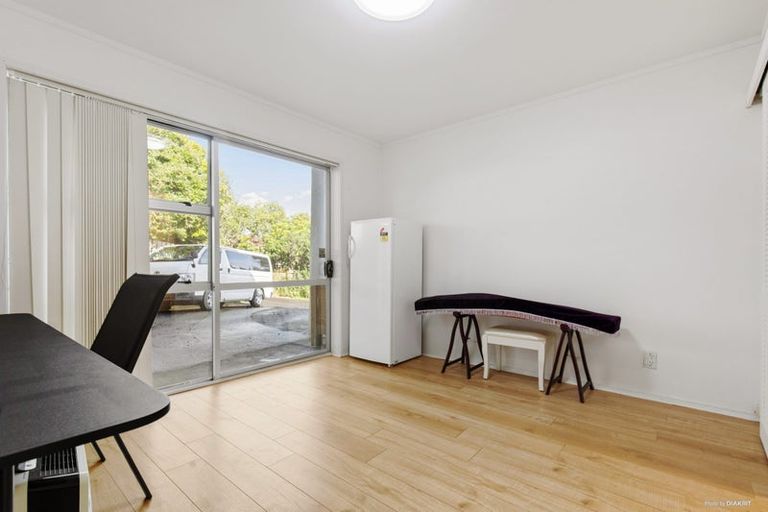 Photo of property in 8 Skyla Place, Massey, Auckland, 0614