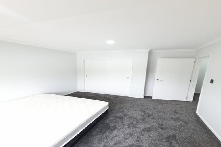 Photo of property in 425d Great South Road, Opaheke, 2113
