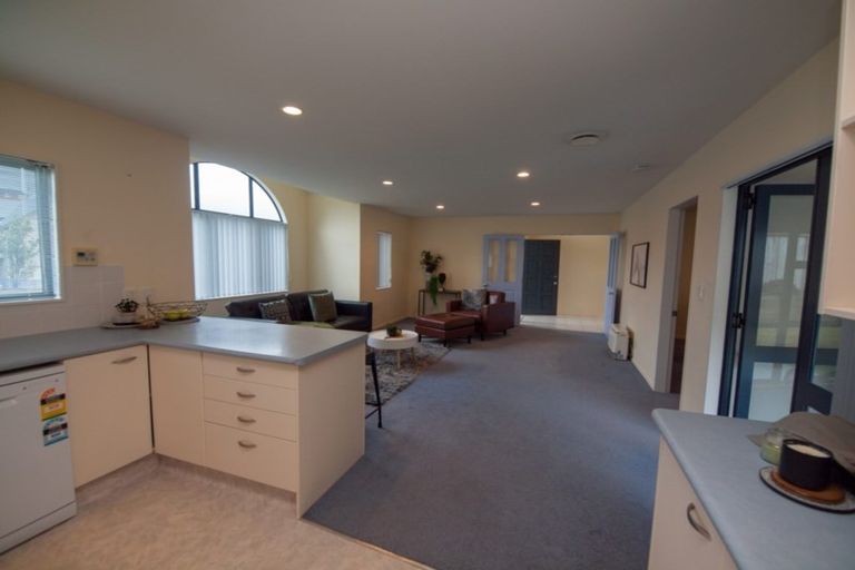 Photo of property in 33 Amesbury Drive, Churton Park, Wellington, 6037