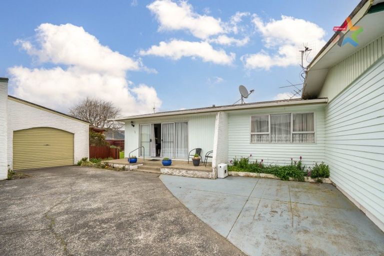 Photo of property in 2/8 Kew Grove, Wainuiomata, Lower Hutt, 5014