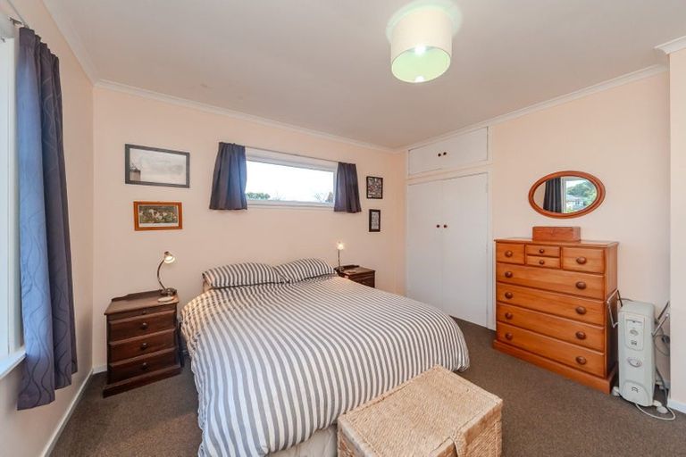 Photo of property in 64 Salford Street, Newlands, Wellington, 6037