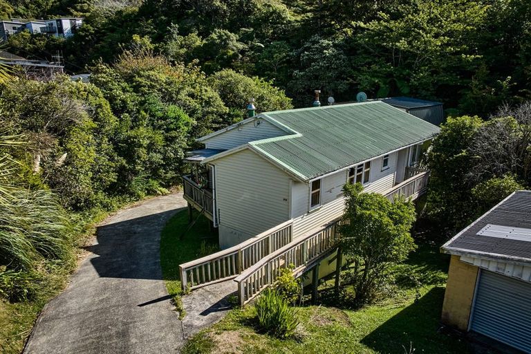 Photo of property in 34a Lyndhurst Road, Tawa, Wellington, 5028