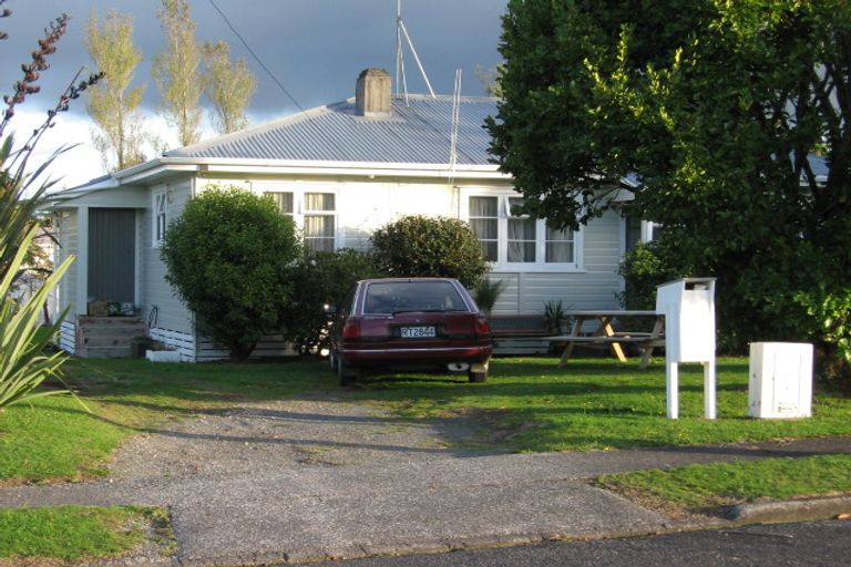 Photo of property in 2 Pilrig Place, Tokoroa, 3420