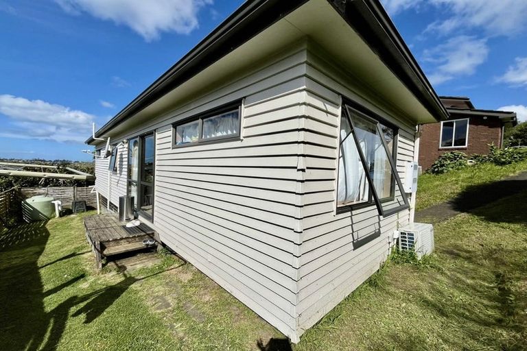 Photo of property in 20 Trias Road, Totara Vale, Auckland, 0629