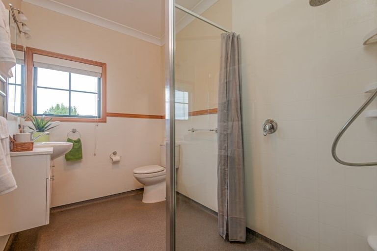 Photo of property in 6 Wanganui Road, Marton, 4710