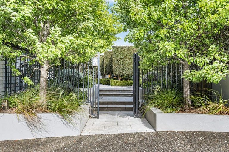 Photo of property in 43 Hauraki Road, Hauraki, Auckland, 0622