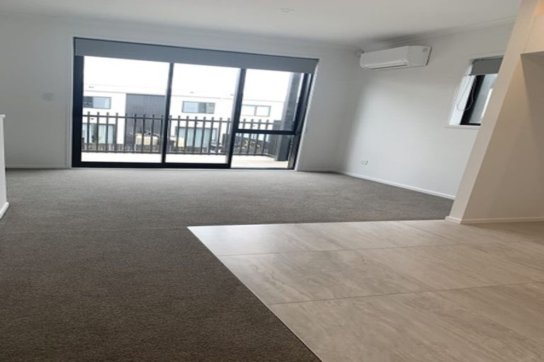 Photo of property in 3/1 Scott Road, Hobsonville, Auckland, 0616