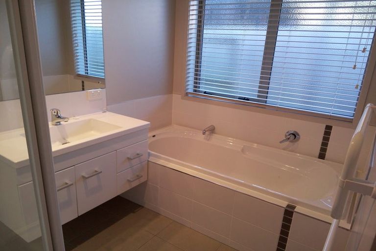 Photo of property in 212 Harbourside Drive, Karaka, Papakura, 2113