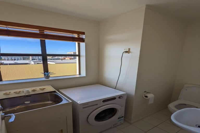 Photo of property in Maddison Apartments, 3/6e Queen Street, Palmerston North, 4410
