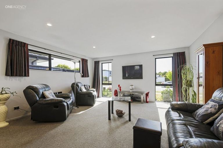 Photo of property in 43 Westpark Boulevard, Rangiora, 7400