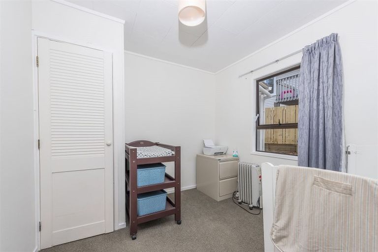 Photo of property in 23 Luckens Road, West Harbour, Auckland, 0618