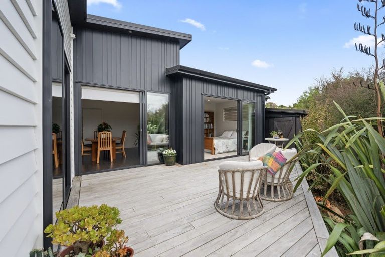 Photo of property in 2 Odlin Lane, Red Beach, 0932