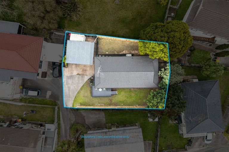 Photo of property in 8 Halloran Place, Massey, Auckland, 0614