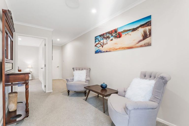 Photo of property in 21 Laguna Place, Matakatia, Whangaparaoa, 0930